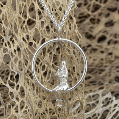 - Miriam am Singen - Anhänger ohne Kette 180.- Zopfkette 99.-