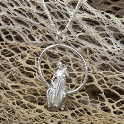  - Ruth mit Cello - Anhänger ohne Kette 190.- Bingokette 99.-
