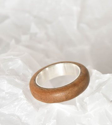 Nussbaumholz mit Silber kombinierter Ring 400.-