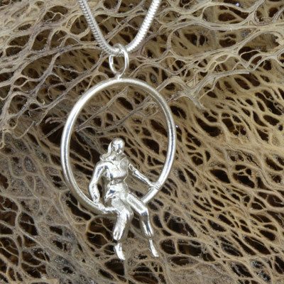  - Giulia am schaukeln - Anhänger ohne Kette 170.- Schlangenkette 130.-