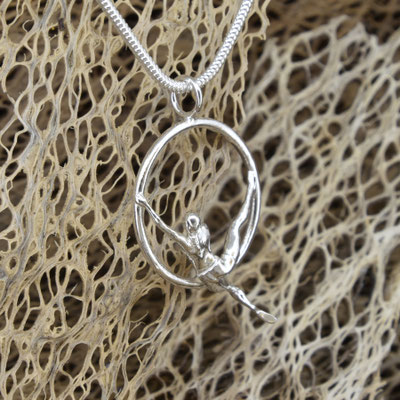 - Liv am klettern - Anhänger ohne Kette 170.- Schlangenkette 130.-
