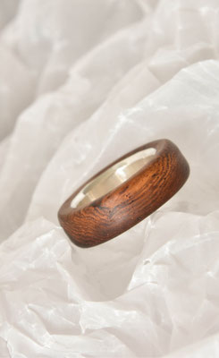 Balisanderholz mit Silber kombinierter Ring 400.-