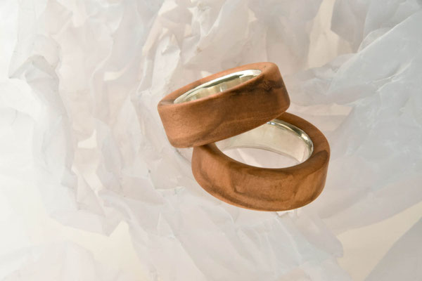 Olivenholz mit Silber kombinierter Ring 400.-