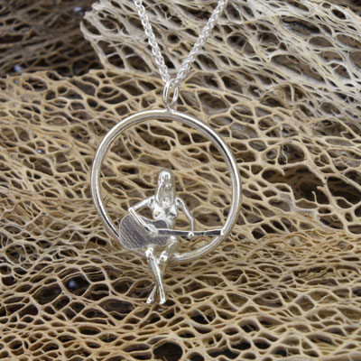  - Taylor mit Gitarre - Anhänger ohne Kette 180.- Zopfkette 99.-