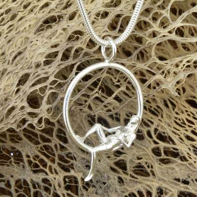  - Zia am chillen - Anhänger ohne Kette 170.- Schlangenkette 130.-