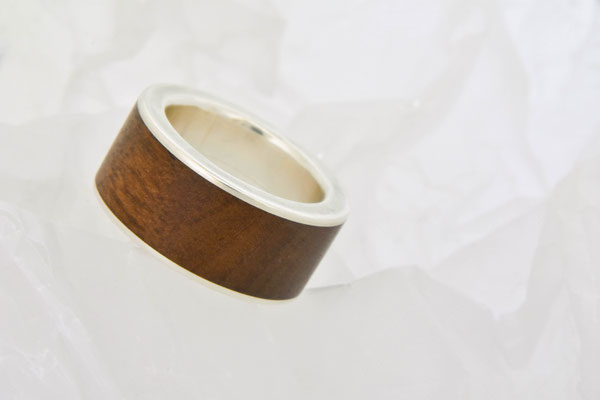 Nussbaumholz mit Silber kombinierter Ring 570.-
