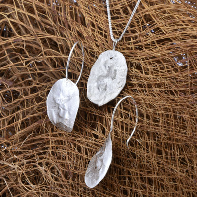 - Silberling Samenstand - Ohrschmuck 299.- Anhänger ohne Kette 229.- Panzerkette 99.-