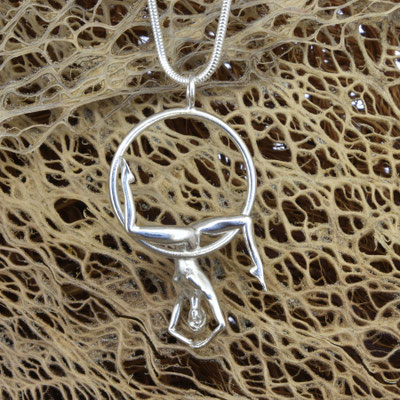 - Ronja  - Anhänger ohne Kette 180.- Schlangenkette 130.-