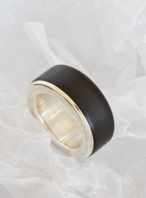 Grenadillholz mit Silber kombinierter Ring 520.-