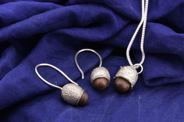 Eukaliptus in Silber mit Nussbaumholz Ohrring 329.- / Anhänger ohne Kette 259.-