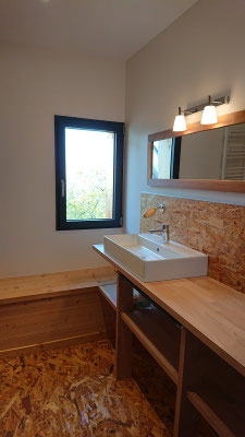 Vaste salle de bain du gîte cloudelin
