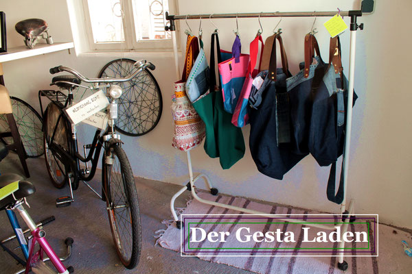 Im Gesta Laden bei Gesta e.V in Damm (Aschaffenburg) finden Sie allerlei. Verschiedene Upcycling-Produkte sind auch im Online-Shop verfügbar. 