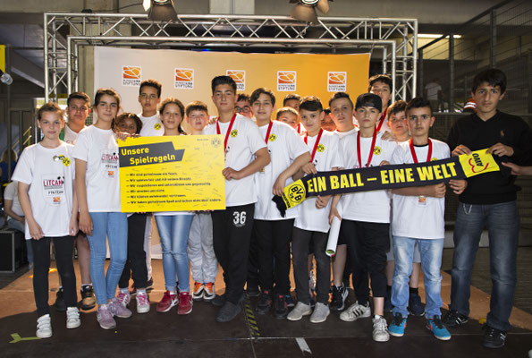 Ein Ball - eine Welt  Dortmund, 05.06.2016, Interkulturelles Stadionfest "Ein Ball - eine Welt!" im Signal Iduna Park.  "Nachweis Bundesliga-Stiftung, Fotograf: Moritz Müller“ 