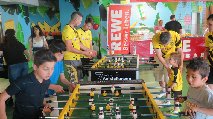 Ein Ball - eine Welt  Dortmund, 05.06.2016, Interkulturelles Stadionfest "Ein Ball - eine Welt!" im Signal Iduna Park.  "Nachweis Fan-Projekt Dortmund, Fotograf: Wolfgang Hartwich“ 