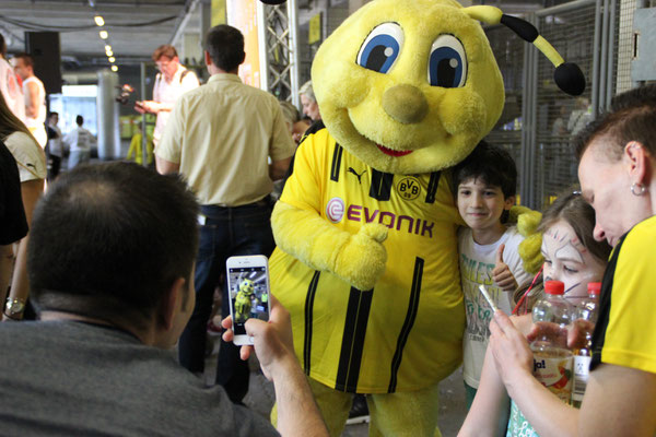 Ein Ball - eine Welt  Dortmund, 05.06.2016, Interkulturelles Stadionfest "Ein Ball - eine Welt!" im Signal Iduna Park.  "Nachweis Teach First, Fotografin: Anna Steinmeier“