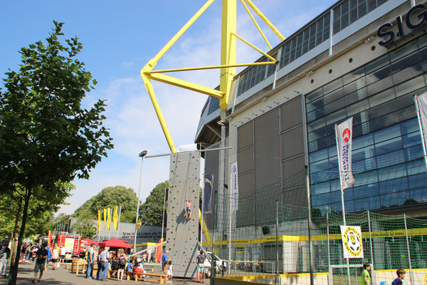 Ein Ball - eine Welt  Dortmund, 05.06.2016, Interkulturelles Stadionfest "Ein Ball - eine Welt!" im Signal Iduna Park.  "Nachweis Teach First, Fotografin: Anna Steinmeier“