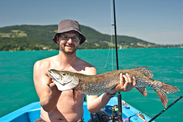 Gastangler Florian fängt Hecht mit 87cm