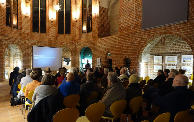 Publikum während des Vortrages von Sven Heine zur Geschichte des Warenhauskonzerns