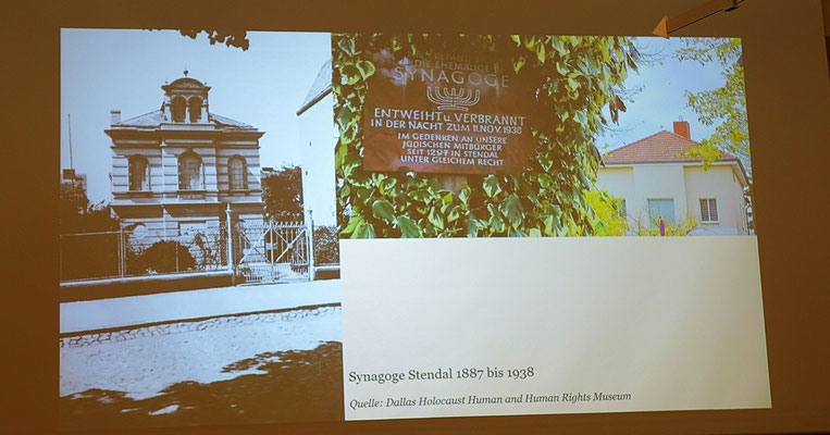 Während der Gedenkstunde im Rathaus wurde ein gerade entdecktes Foto von der Stendaler Synagoge gezeigt. 