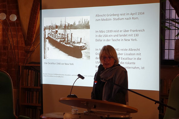 Dorothea Knauerhase von der Geschichtswerkstatt informierte über Fluchtgeschichten aus Stendal.