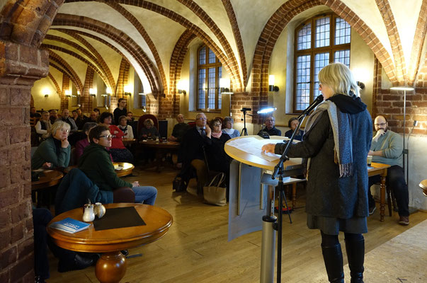 Dorothea Knauerhase von der Geschichtswerkstatt informierte über Fluchtgeschichten aus Stendal.