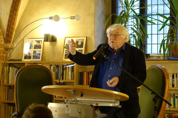 Historiker Wolfgang Benz sprach über die Fluchtbewegung aus Deutschland während des Nationalsozialismus.