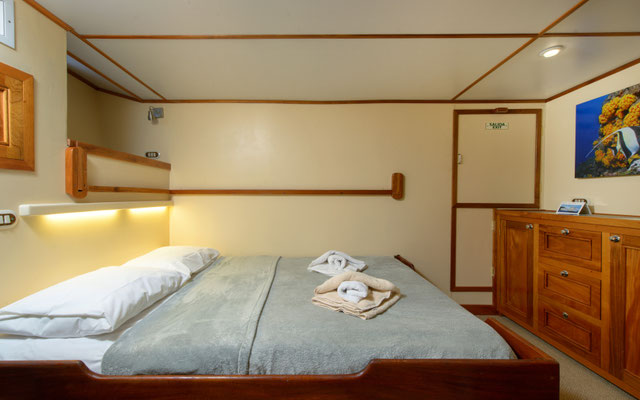 Cabins double bed of the ship Seahunter in Cocos Island, ©Unterseahunter Group