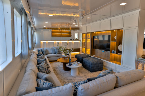 Lounge Area of the boat Galaxy Diver II - Galapagos Shark Diving
