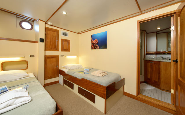 Cabins twin bed of the ship Seahunter in Cocos Island, ©Unterseahunter Group