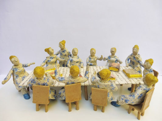 Das Orakel, Papiermaché, 16 cm hoch, 50 cm lang, 30 cm tief (Heike Roesner/2018)