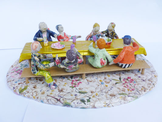 Sommerfest, Papiermaché, 12 cm hoch, 41 cm lang, 30 cm tief (Heike Roesner/2016) - verkauft