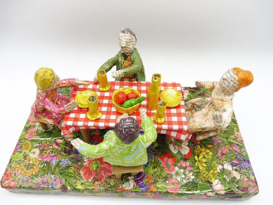 Das Leben ist schön III, Papiermaché, 11,5 cm hoch, 27 cm lang, 14,5 cm tief (Heike Roesner/2018) - verkauft
