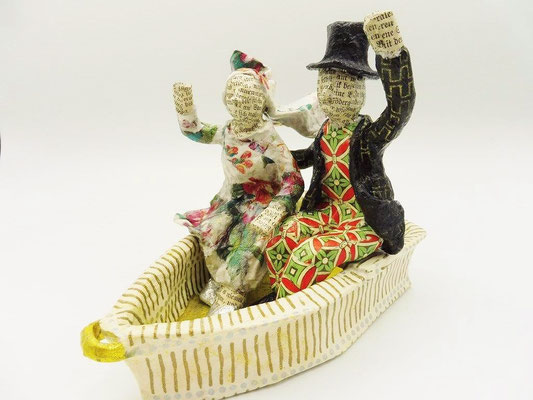Hochzeitspaar, 12,5 cm hoch, 17 cm lang, 9,5 cm tief, Papiermaché, Heike Roesner/2019 - verkauft