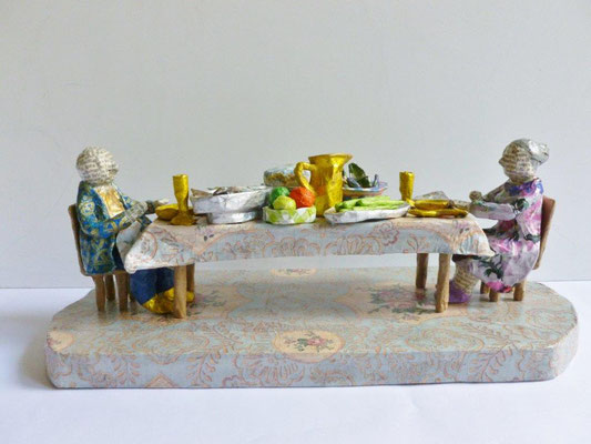 Überfluss, Papiermaché, 12,5 cm hoch, 33 cm lang, 16 cm tief (Heike Roesner/2017) - verkauft
