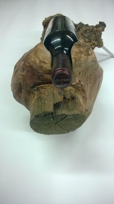 Weinflaschenständer aus einem Wurzelstock. Apfelbaum aus Natz/Südtirol
