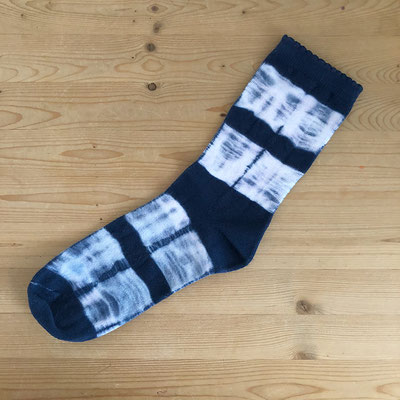 fertig gefärbte Socke mit Streifen