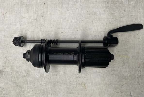 -$MAZA TRASERA SHIMANO CUES FC-QC300 32H 8/9/10/11V OLD:135MM QR NEGRA $565 MXN  NP1110151