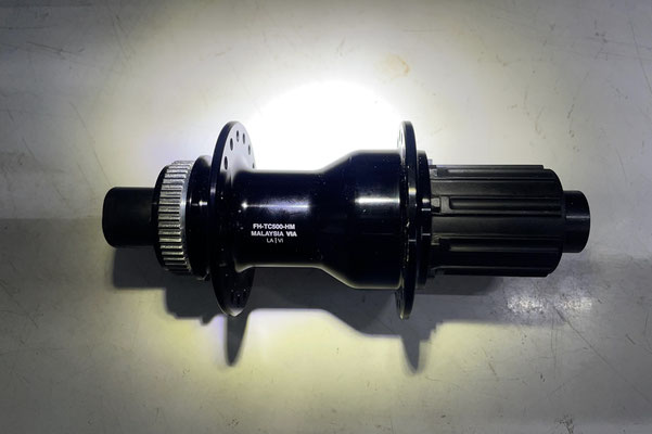 -$MAZA TRASERA SHIMANO CUES FH-TC500 36H 8/9/10/11V OLD:142MM E-THRU 12MM NEGRA $1,160 MXN  NP1110152