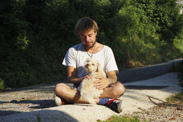 The Rock Hobbit found a new friend at our temporary home in Pennabilli, Italy