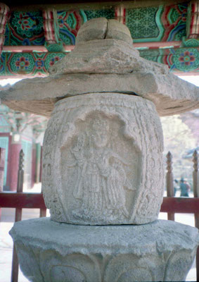仏国寺毘盧殿の脇の舎利塔