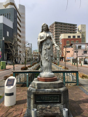 戦災者慰霊の女神