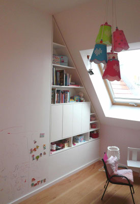 Kinderzimmer // Wandgestaltung: magnetische und beschriftbare Wand / Regalentwurf