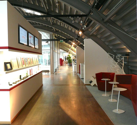 Optivo GmbH_Präsentationswand + Wartebereich // Entwurf / Ausführungsplanung 