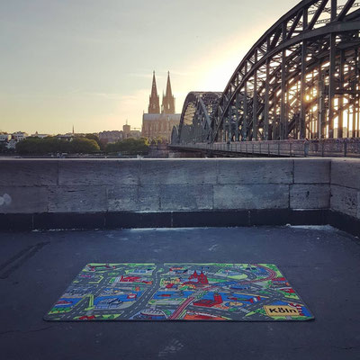 Kölner Dom & Hohenzollernbrücke - Spielteppich Köln - deinspielteppich.de