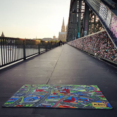 Hohenzollernbrücke - Spielteppich Köln - deinspielteppich.de