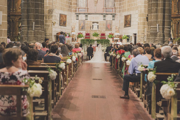 bodas miraMeh-iglesia-pasillo-B&U