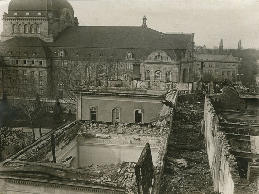 Getroffene Oberrealschule (Bild: Archiv Oehler)