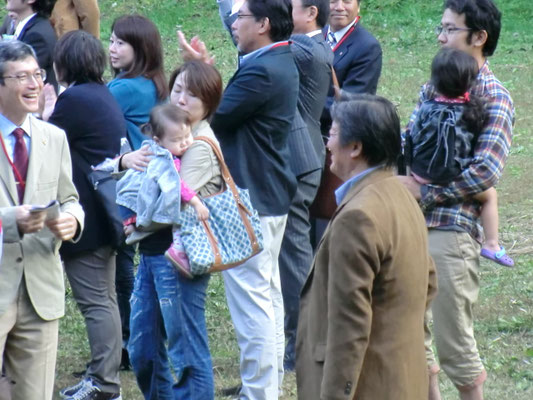 うーん？西村メネットが阿蘇に？？　ソックリさんでした。