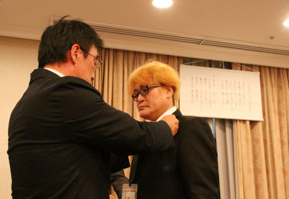 バッジ装着は船木京都部長から