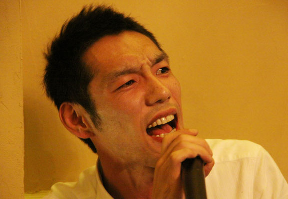 ヤスシ熱唱！